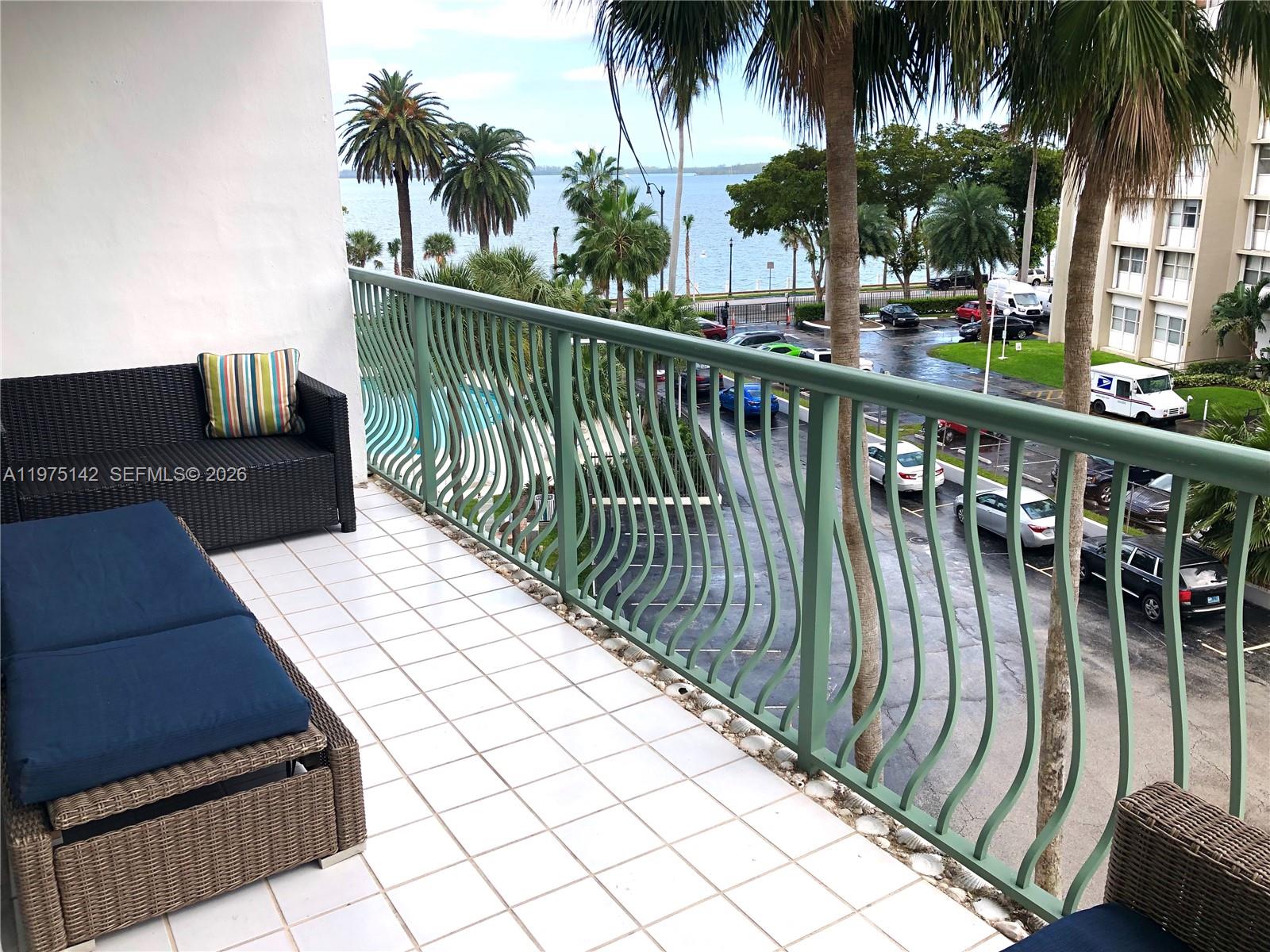 BRICKELL BAY TOWER CONDO - Residential