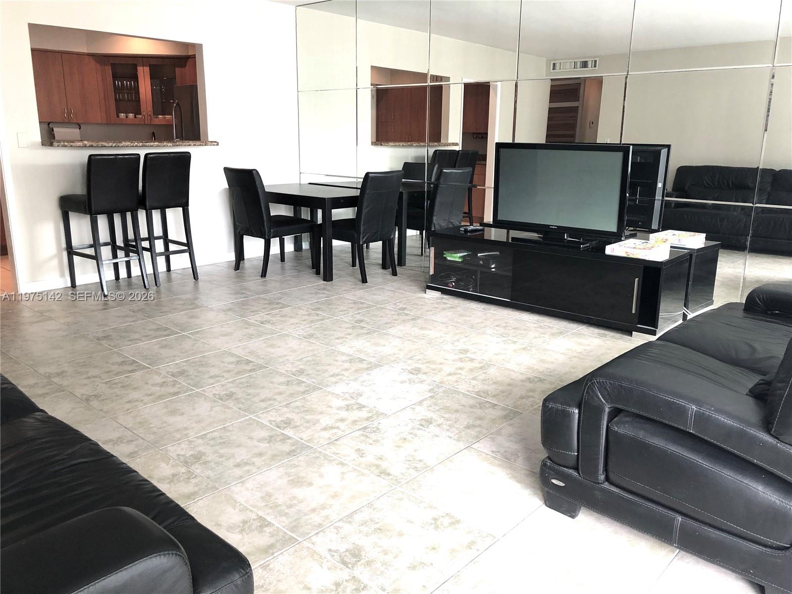 BRICKELL BAY TOWER CONDO - Residential