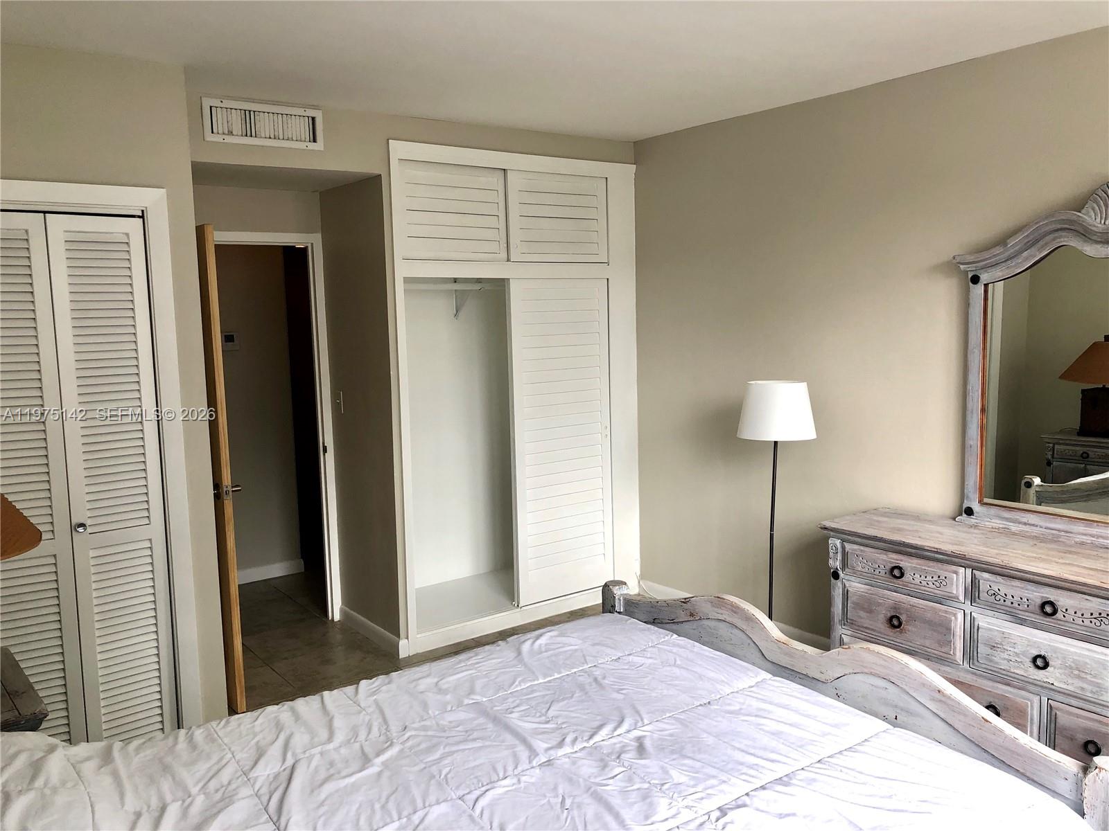 BRICKELL BAY TOWER CONDO - Residential