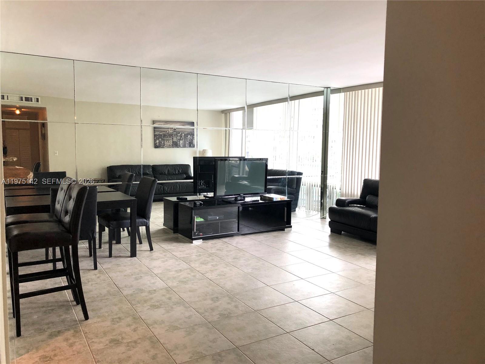 BRICKELL BAY TOWER CONDO - Residential