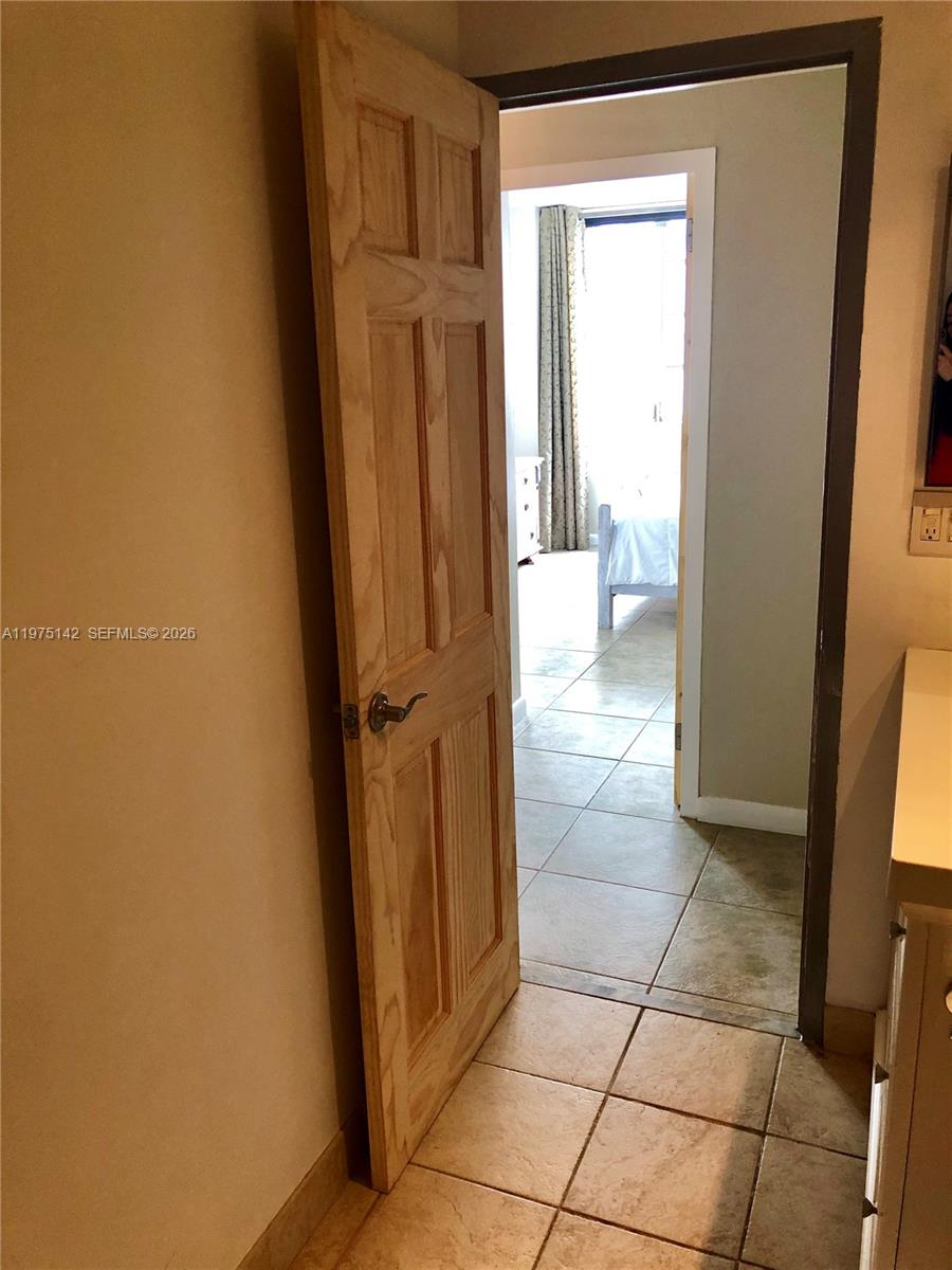 BRICKELL BAY TOWER CONDO - Residential