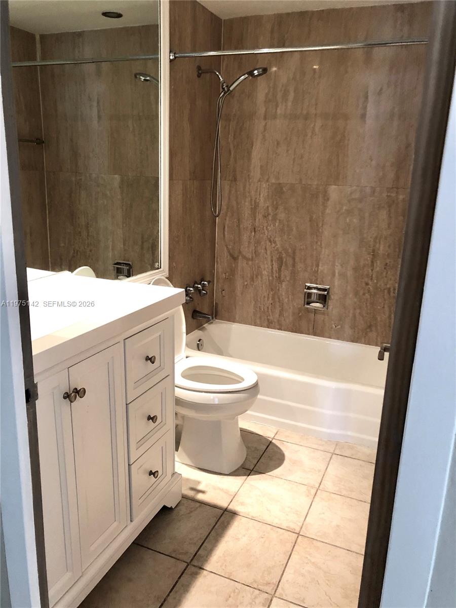 BRICKELL BAY TOWER CONDO - Residential