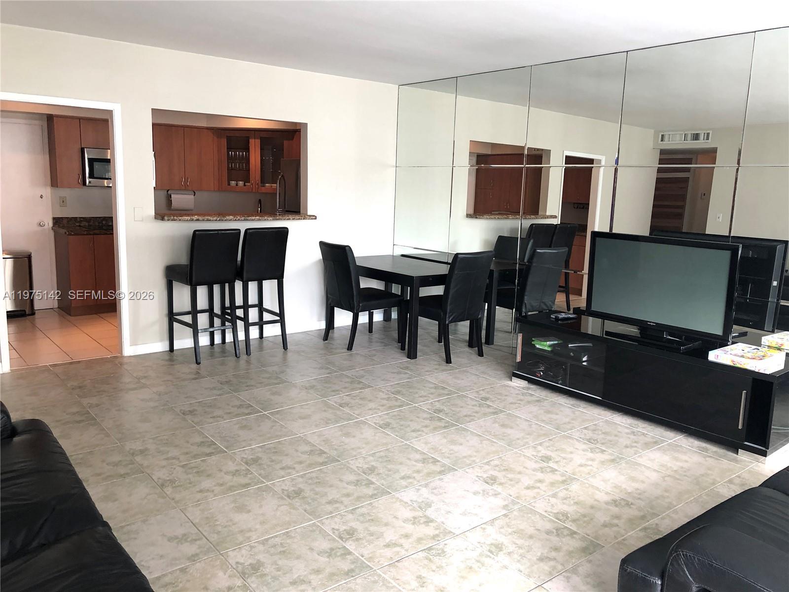 BRICKELL BAY TOWER CONDO - Residential