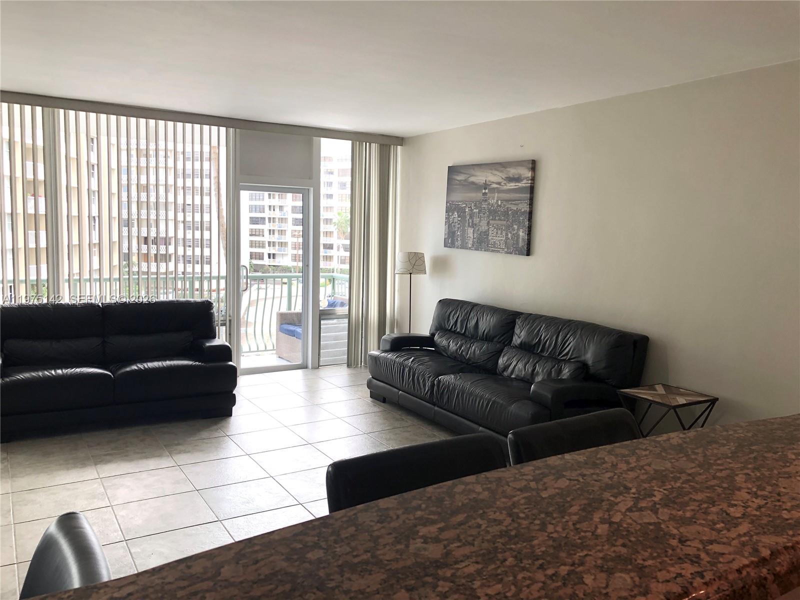 BRICKELL BAY TOWER CONDO - Residential