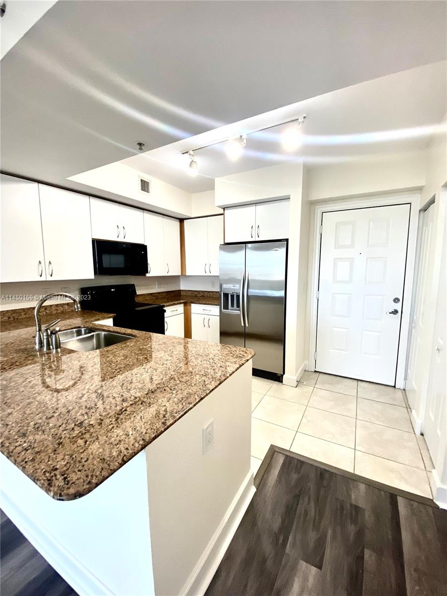 RADIUS CONDO - Residential Lease