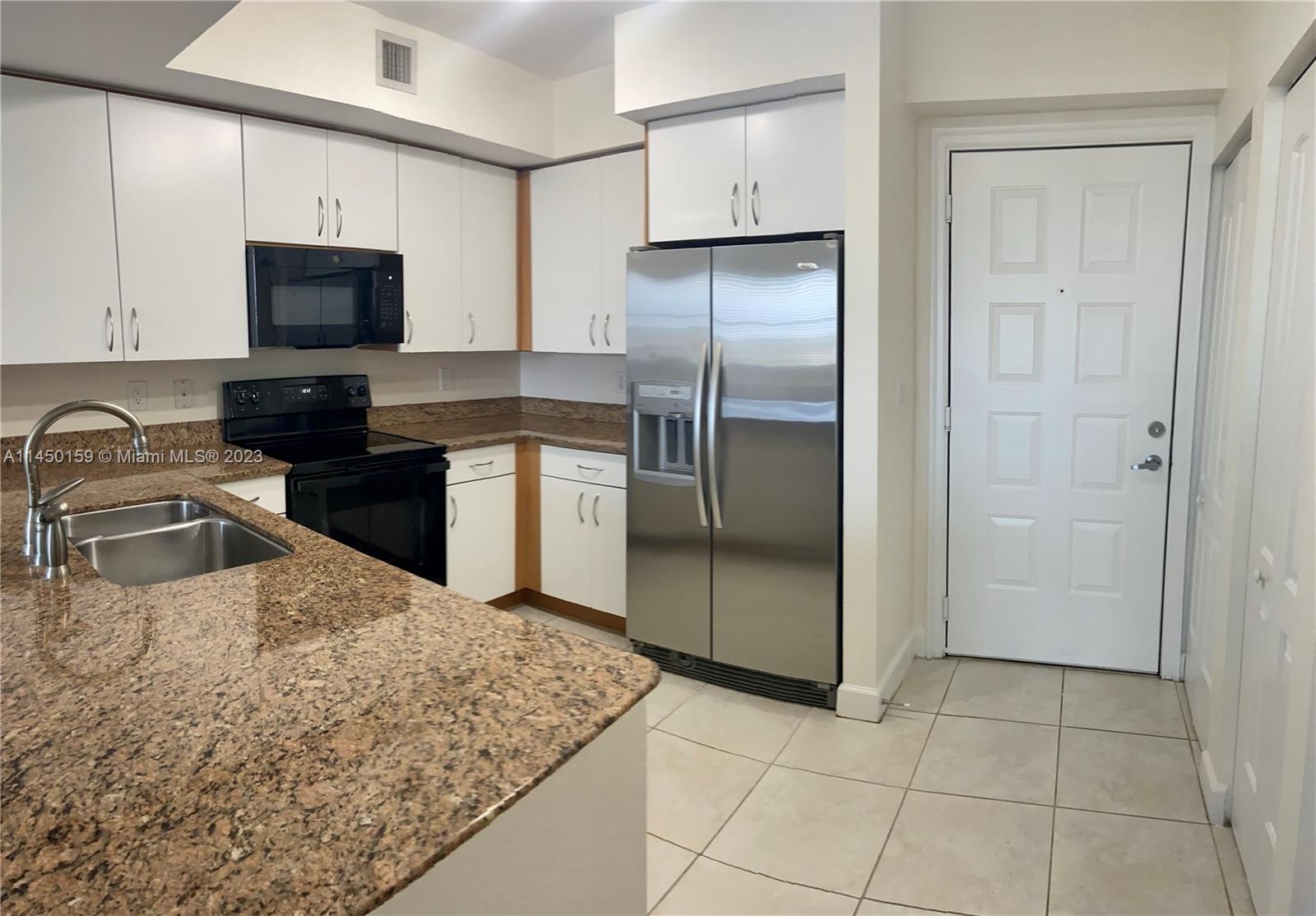 RADIUS CONDO - Residential Lease