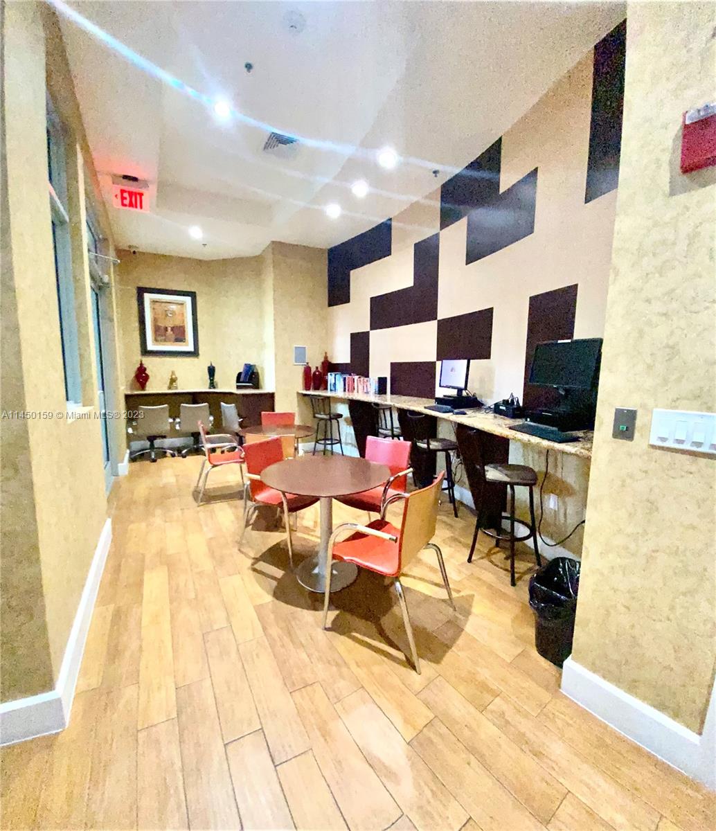 RADIUS CONDO - Residential Lease