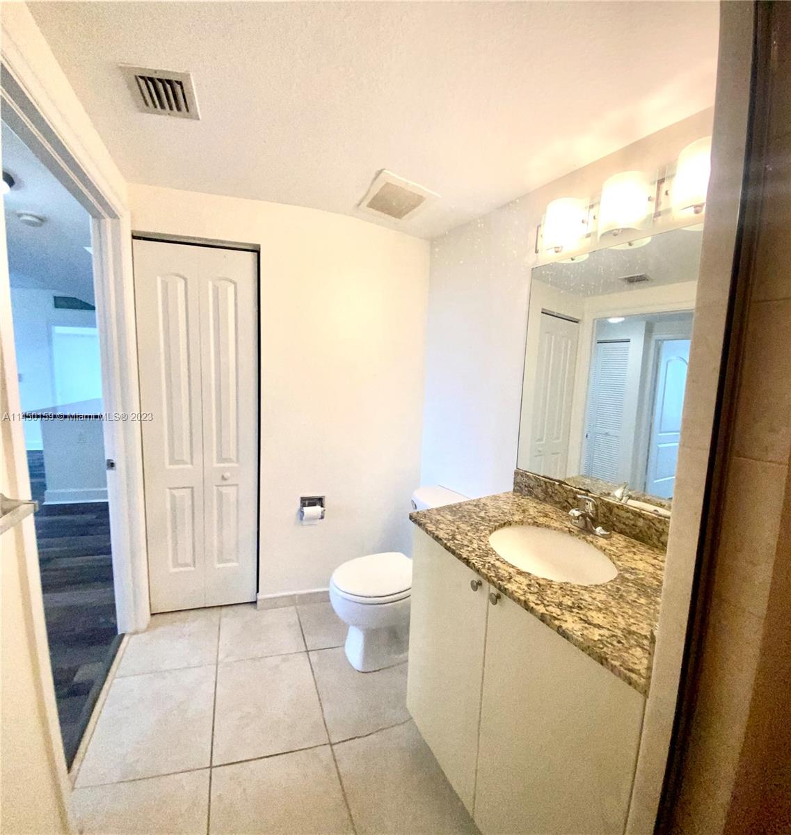 RADIUS CONDO - Residential Lease