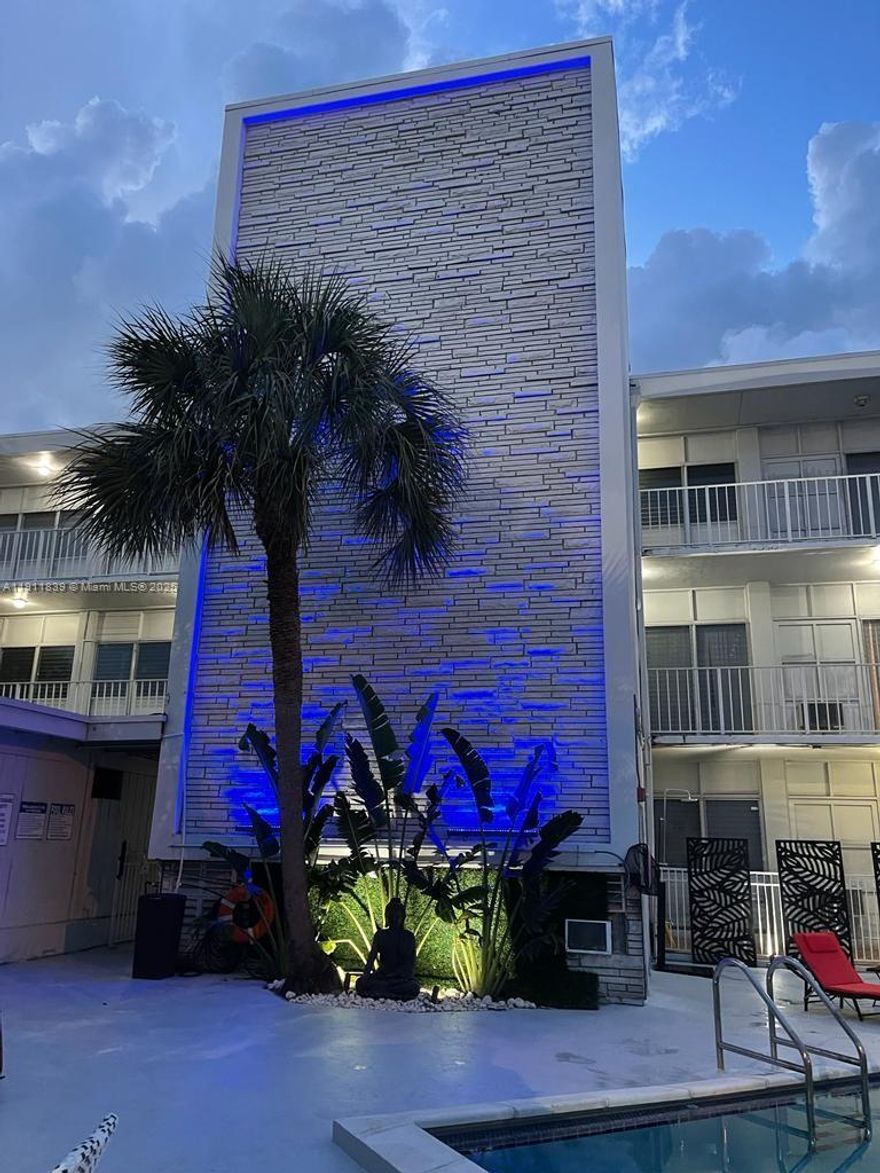 WONDERFUL & TOTALLY REDONE, 2B/1B WITH SMALL BACKYARD, NEW APPLIANCES : REFRIGERATOR,E-RANGE,
MICROWAVES W/HOOD FAN, DISHWASHER, WASHER/DRYER, NEW SHADES, NEW LED LIGHTING ALL OVER,
RAPID APPROVAL IF RENTAL APPLICATION IN ATTACH IS FULLY FILLED, QUIET PET OK WITH YEARLY NON
REFUNDABLE FEE , WE HAVE ALSO, STUDIO & 1 BEDROOM .PARKING AVAILABLE TO RENT