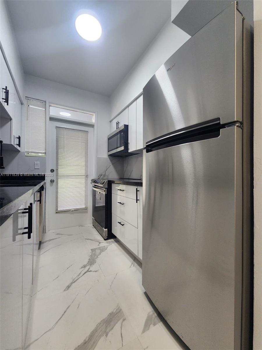 ISLE OF NORMANDY MIAMI VI - Residential Lease