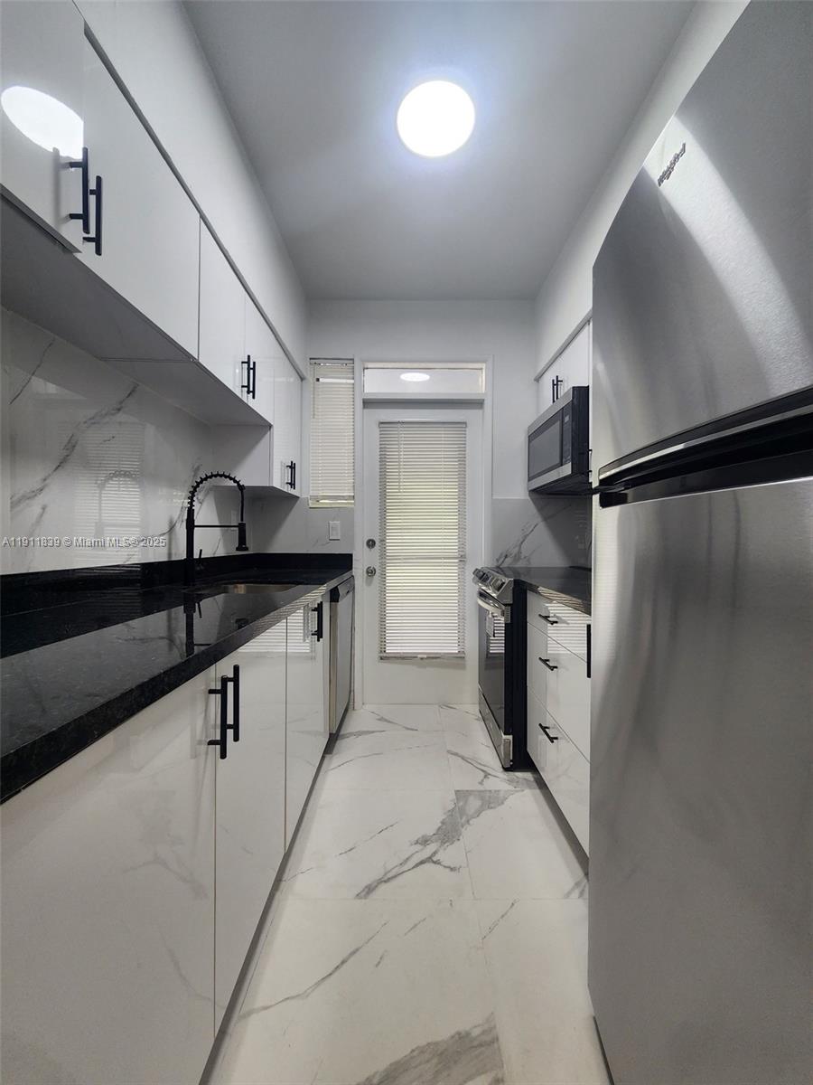 ISLE OF NORMANDY MIAMI VI - Residential Lease