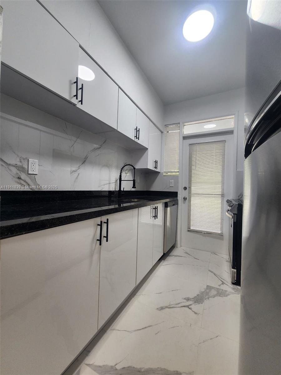 ISLE OF NORMANDY MIAMI VI - Residential Lease