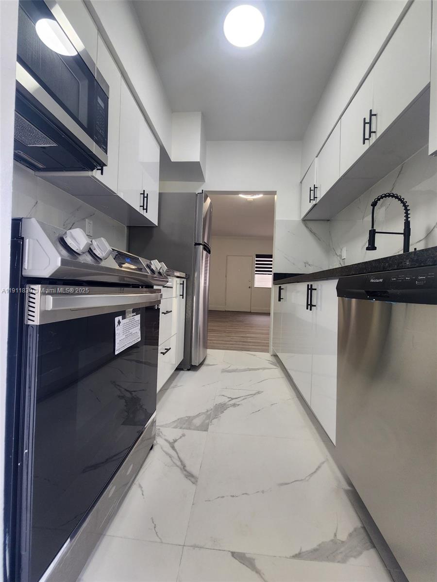 ISLE OF NORMANDY MIAMI VI - Residential Lease