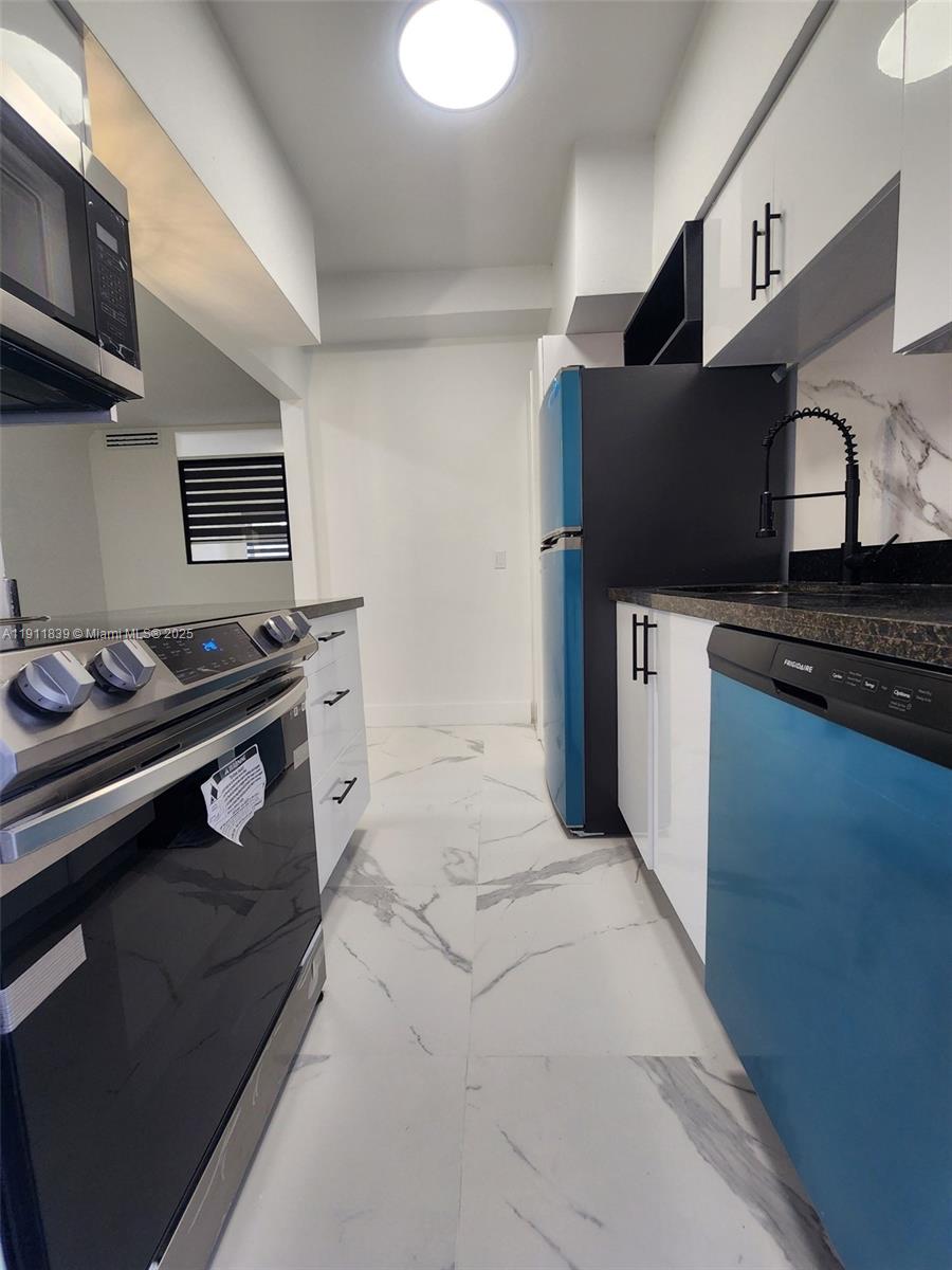 ISLE OF NORMANDY MIAMI VI - Residential Lease