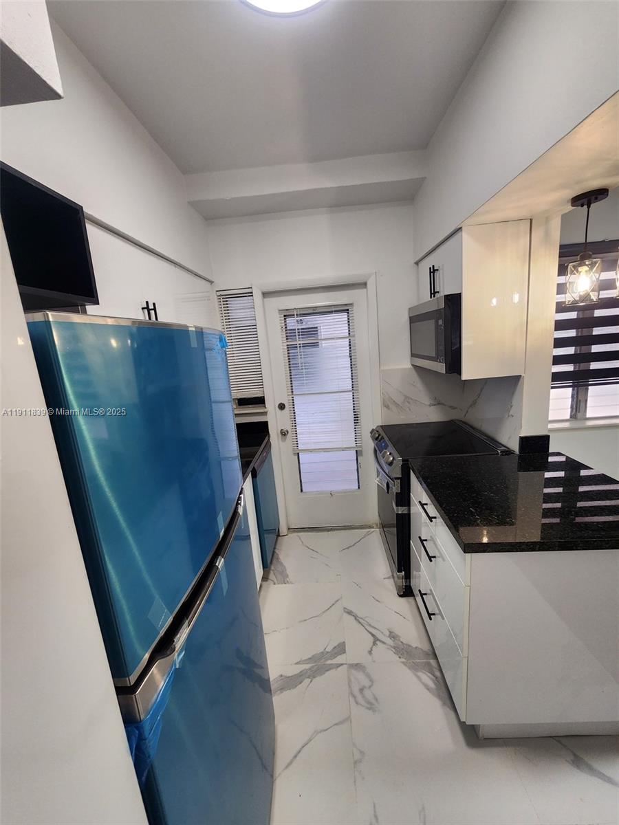 ISLE OF NORMANDY MIAMI VI - Residential Lease