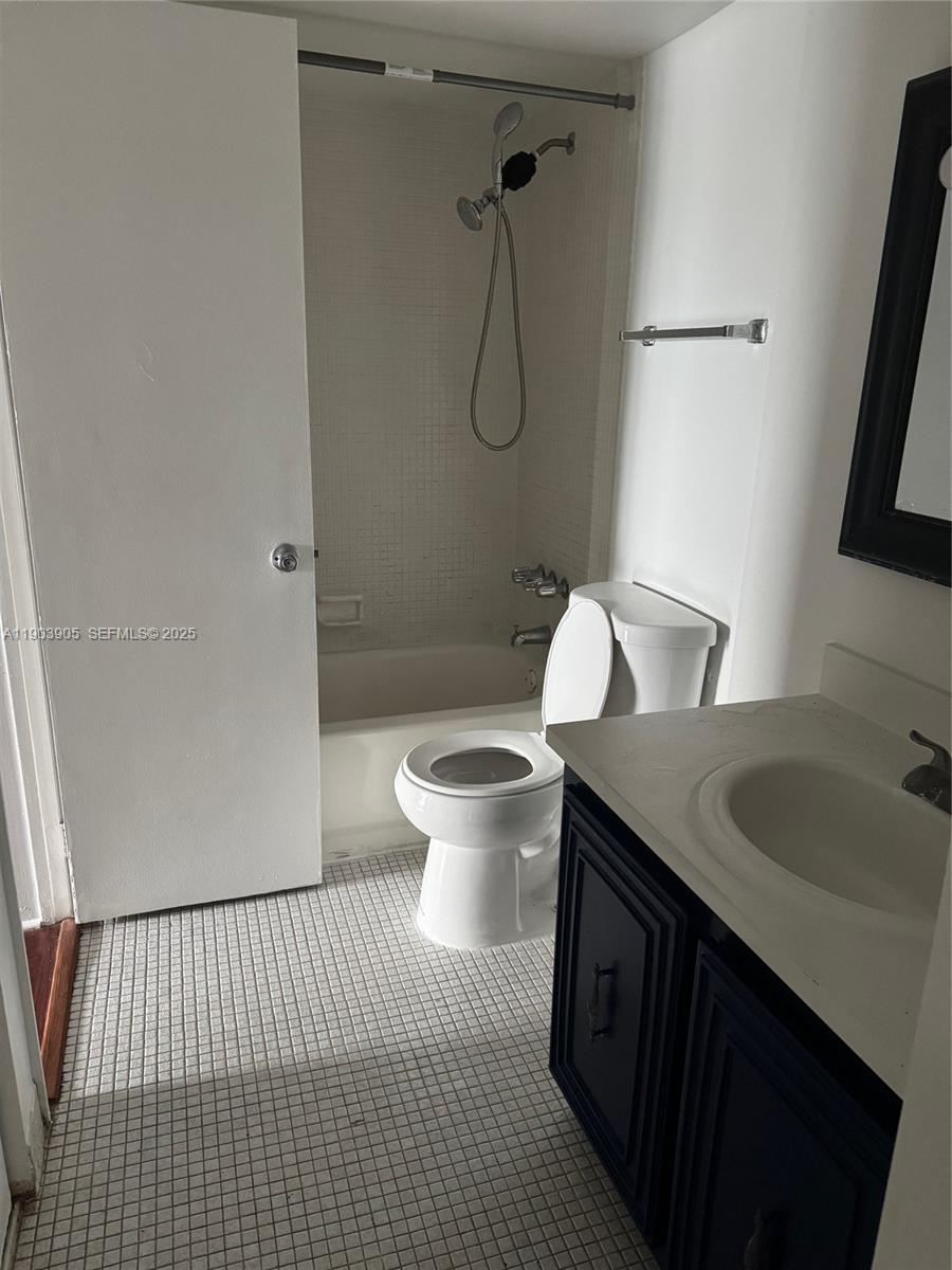 496 NW 165th St Rd D-614