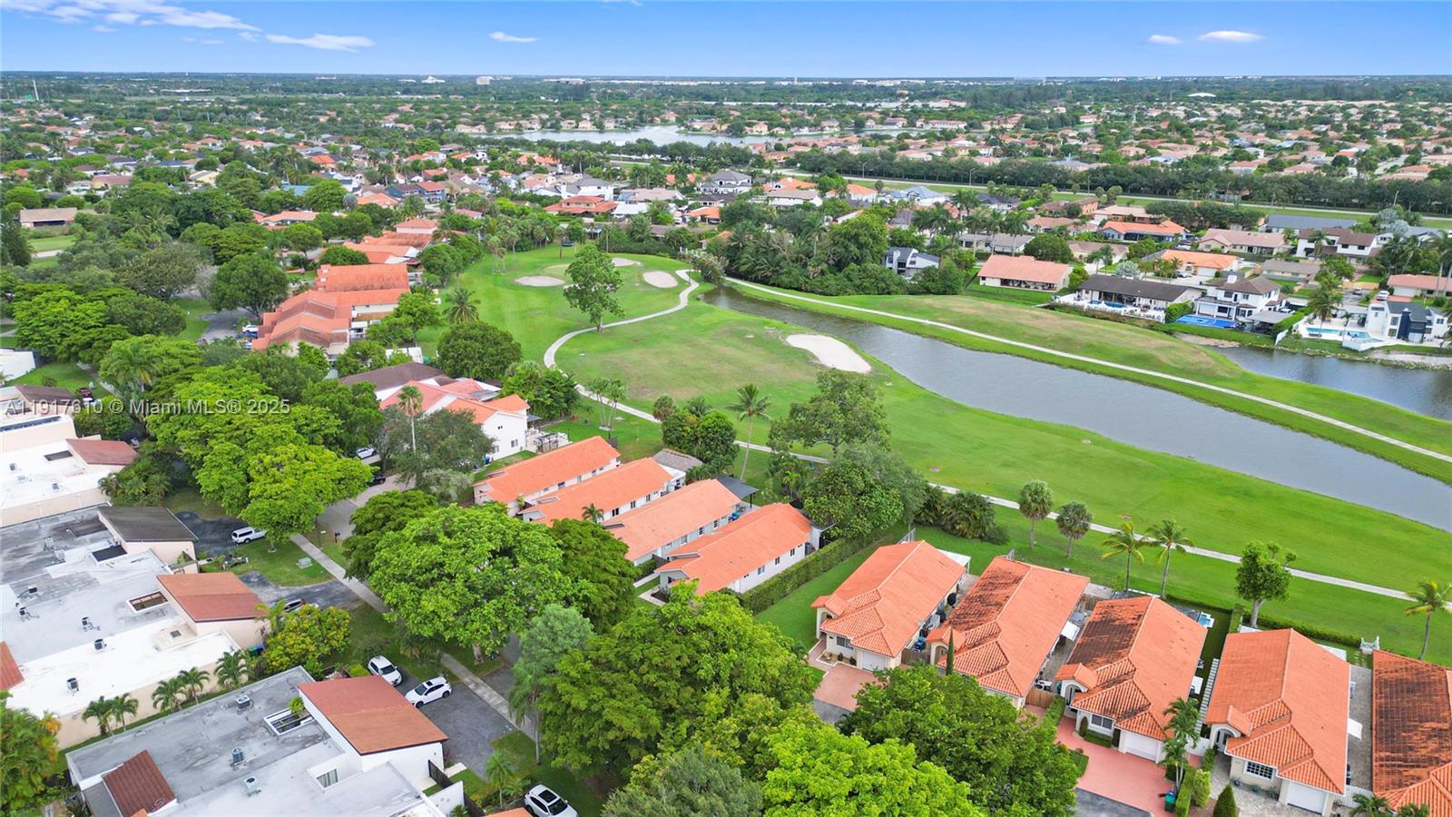 ROYAL SINGAPORE LAKE - Residential