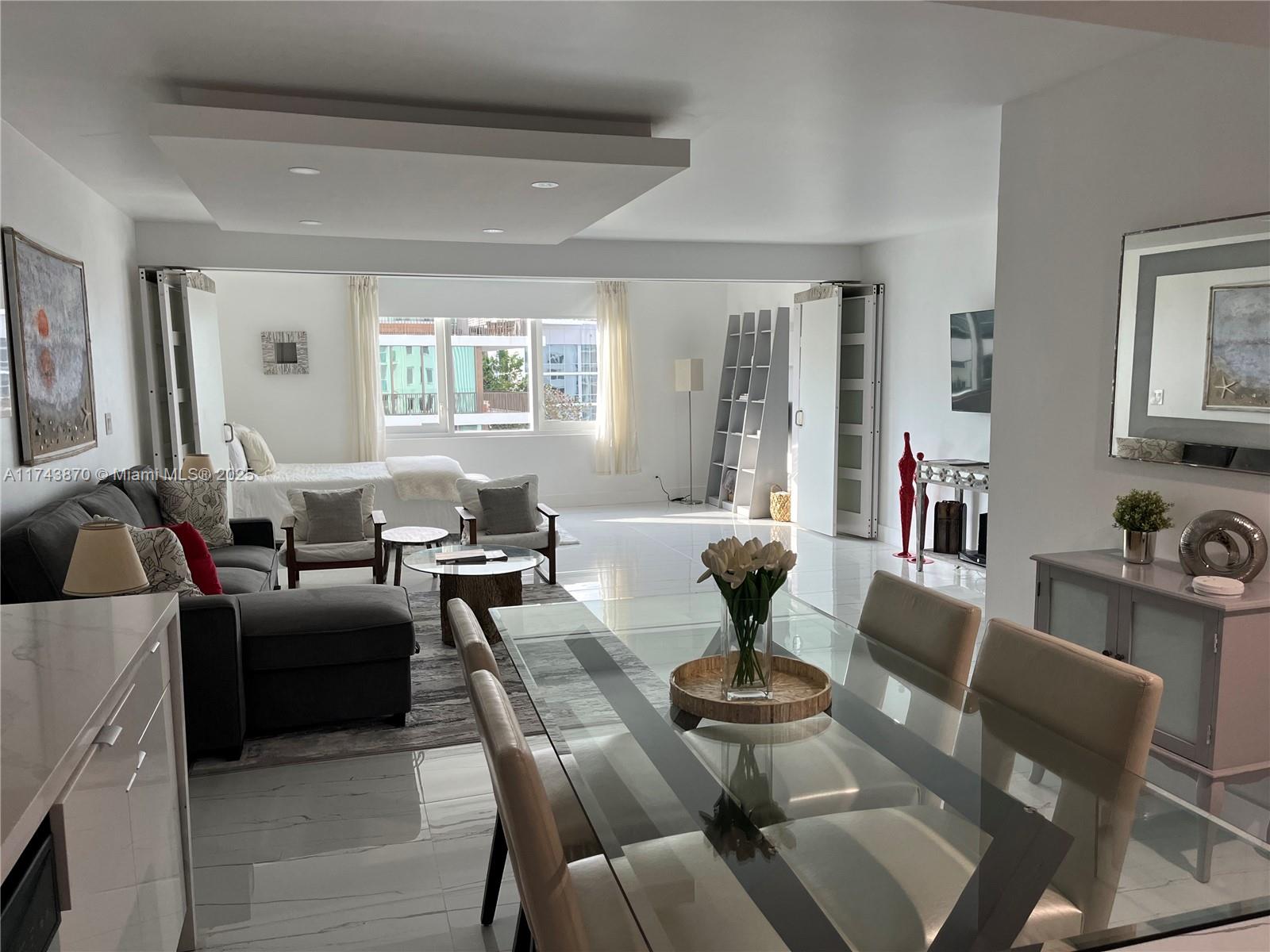 RONEY PALACE CONDO - Residential