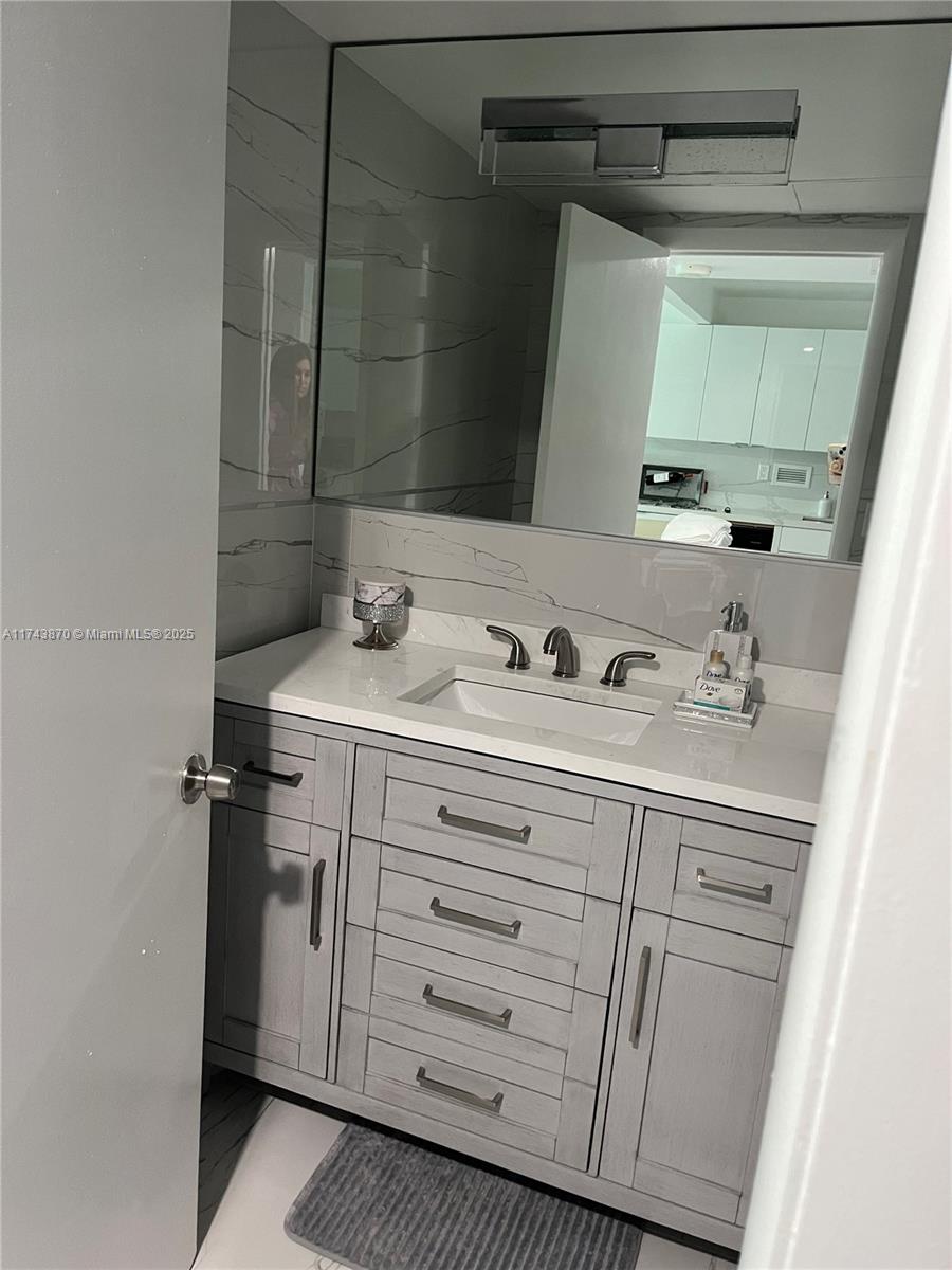 RONEY PALACE CONDO - Residential