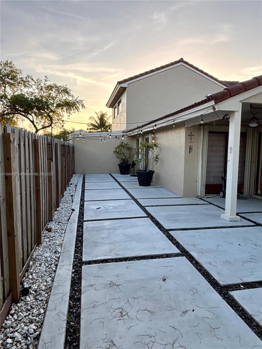 6542 Nw 171st St, Hialeah, Miami-Dade County, Florida - 2 Bedrooms  
2 Bathrooms - 