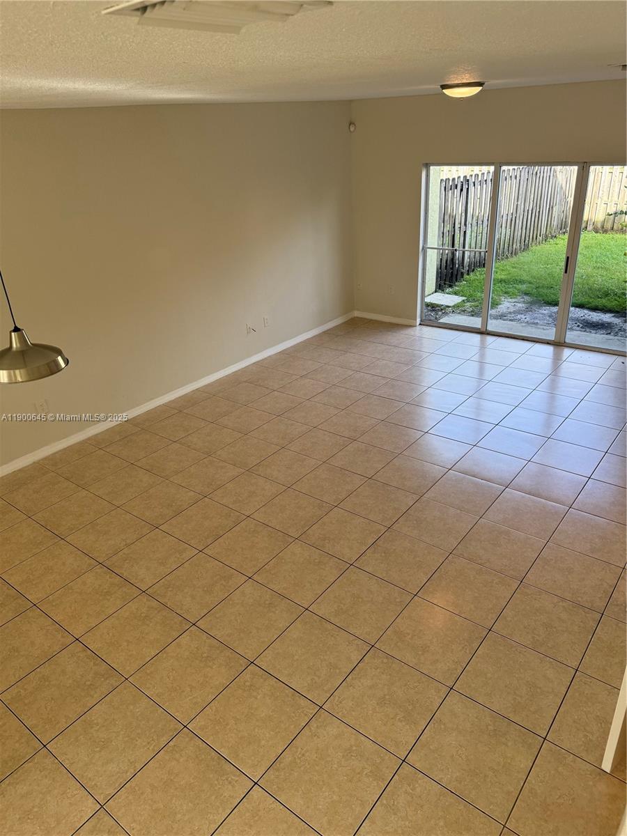 COUNTRY CLUB VILLAS TH CO - Residential Lease