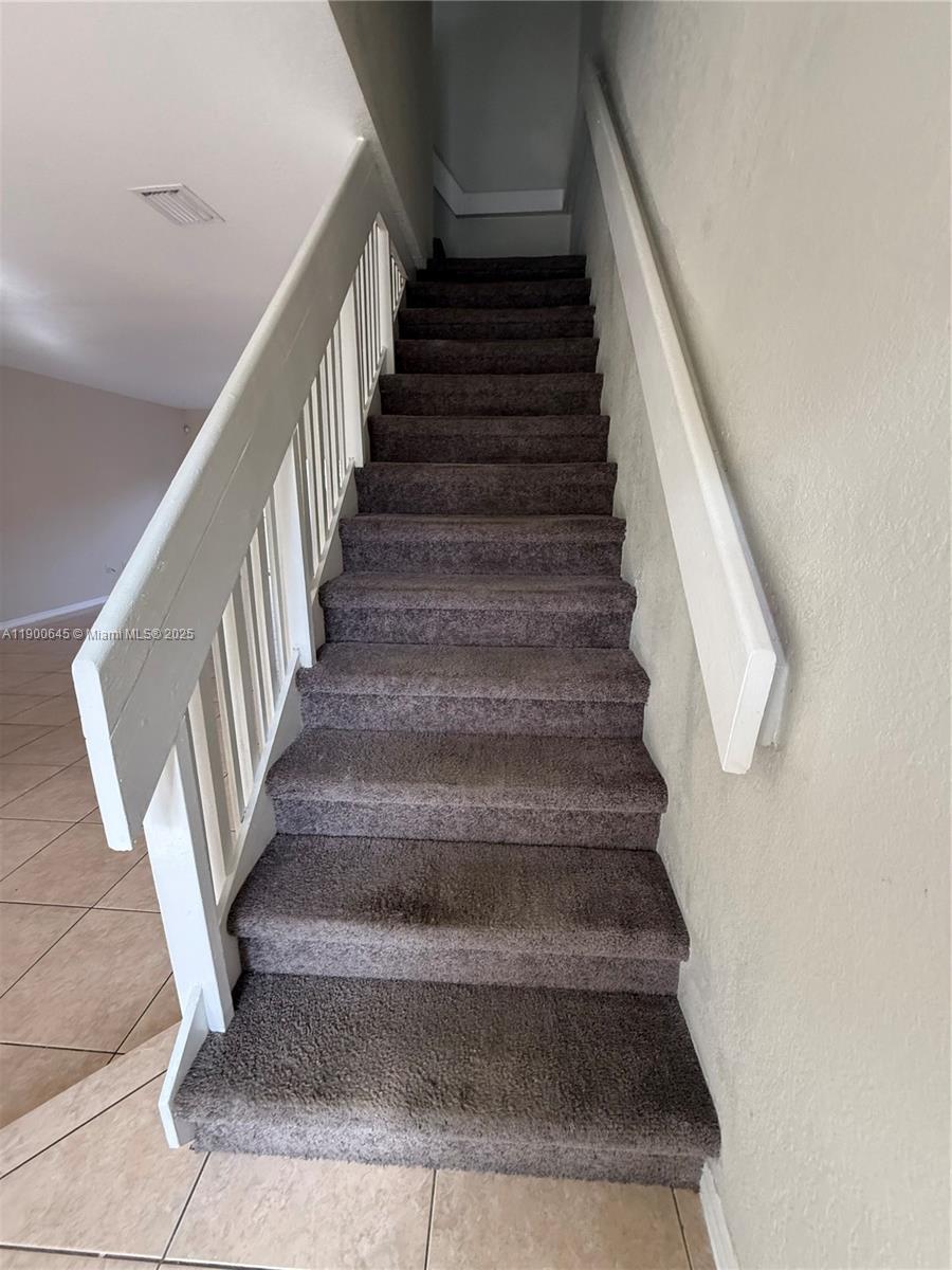 COUNTRY CLUB VILLAS TH CO - Residential Lease