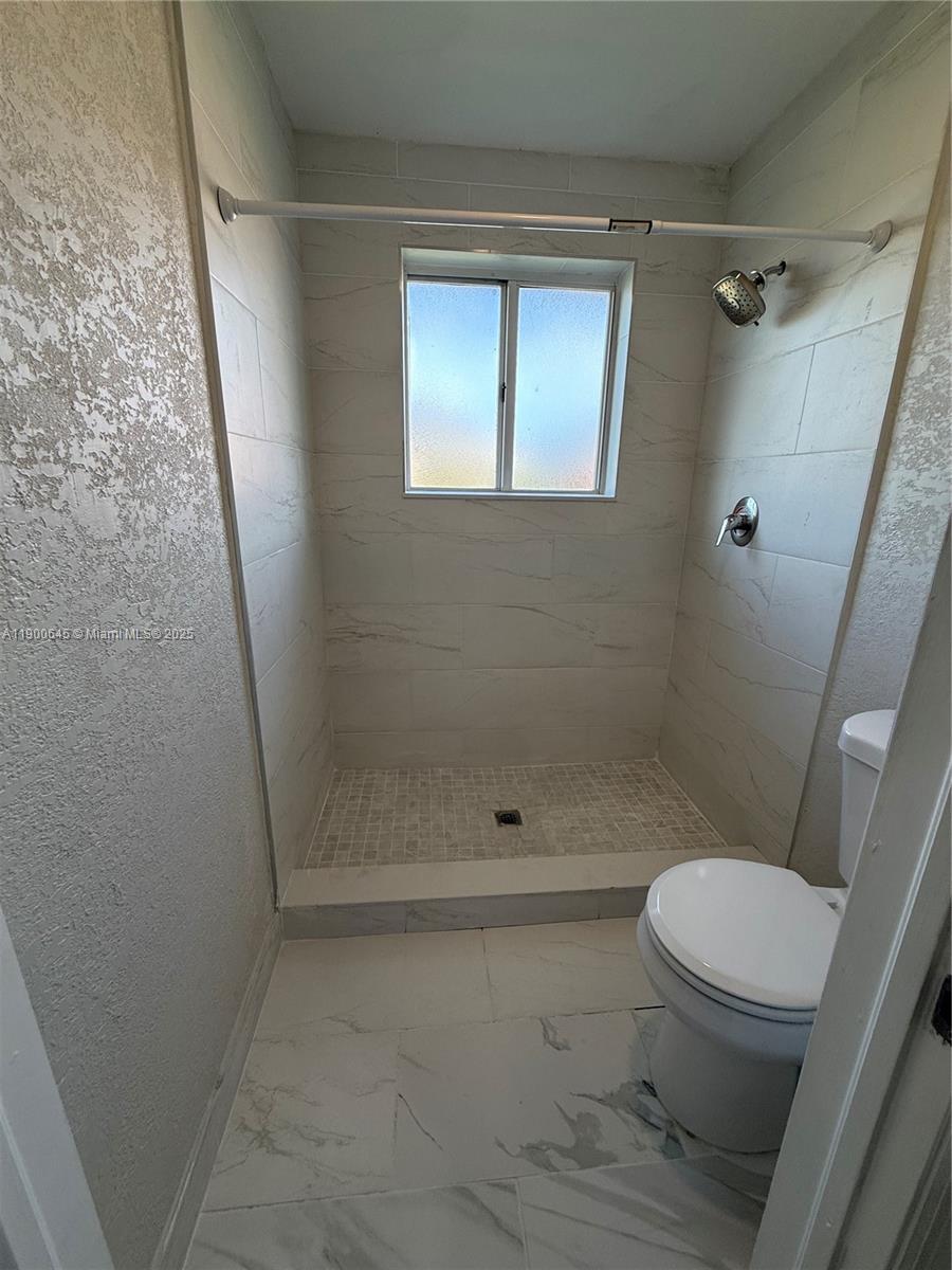 COUNTRY CLUB VILLAS TH CO - Residential Lease