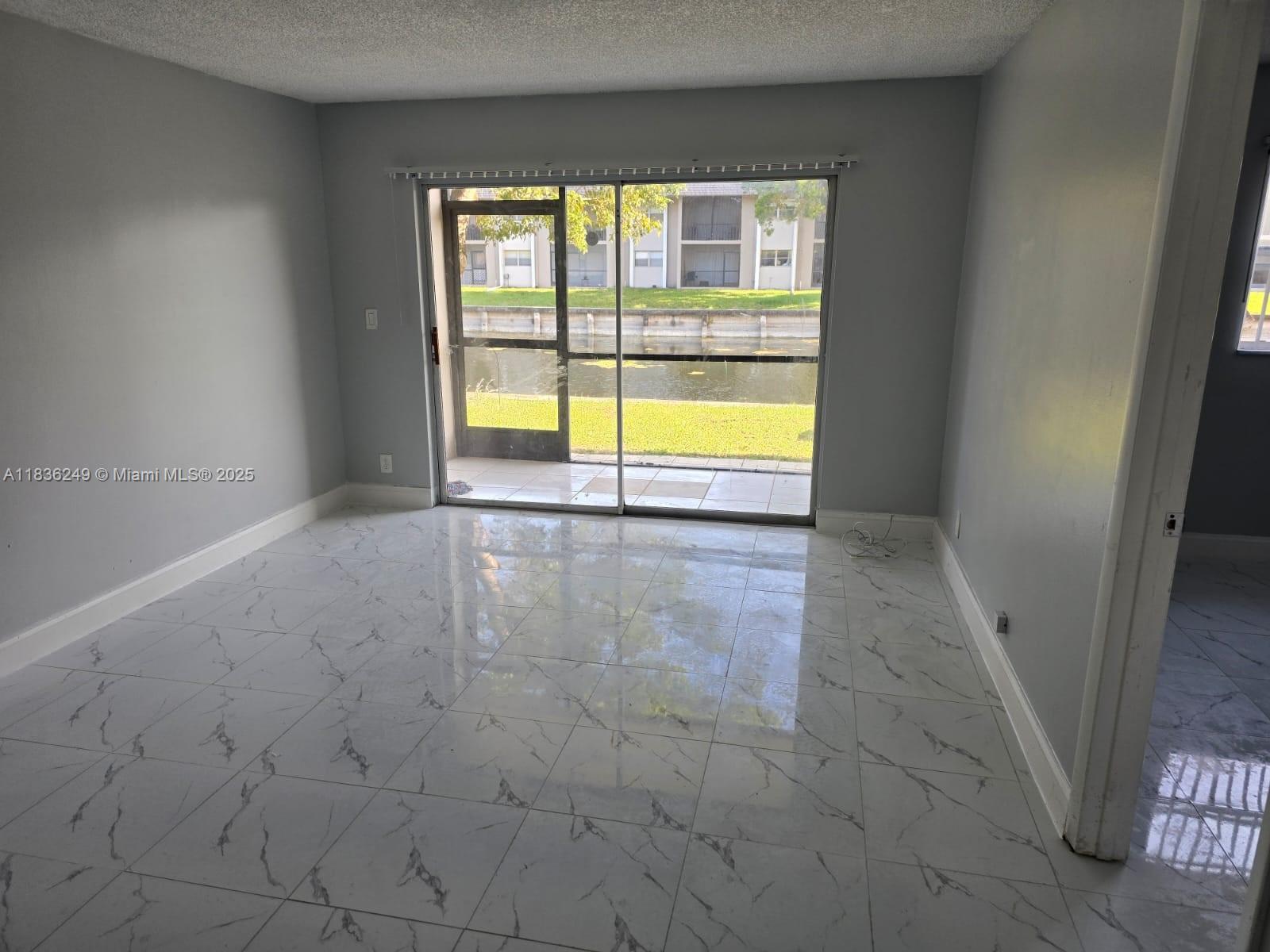 This beautiful 1 Beth 1.5 bath rental unit is situated in a highly desirable location and comes packed with amenities
that make for comfortable living. You'll also appreciate the many amenities that come with living at Versailles
gardens The community features a fitness center, and clubhouse, giving you plenty of opportunities to stay active
and social. The unit also comes with assigned parking and is located in a safe and quiet neighborhood that's close
to major highways, shops, and restaurants.