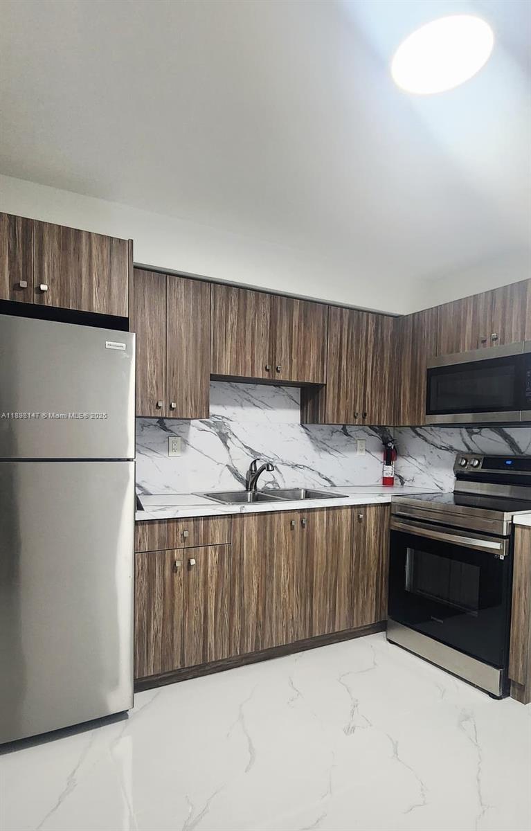 WASHBURNS 2ND ADDN - Residential Lease