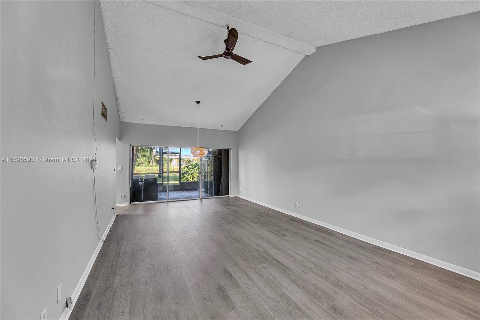 APPLE CREEK - Residential