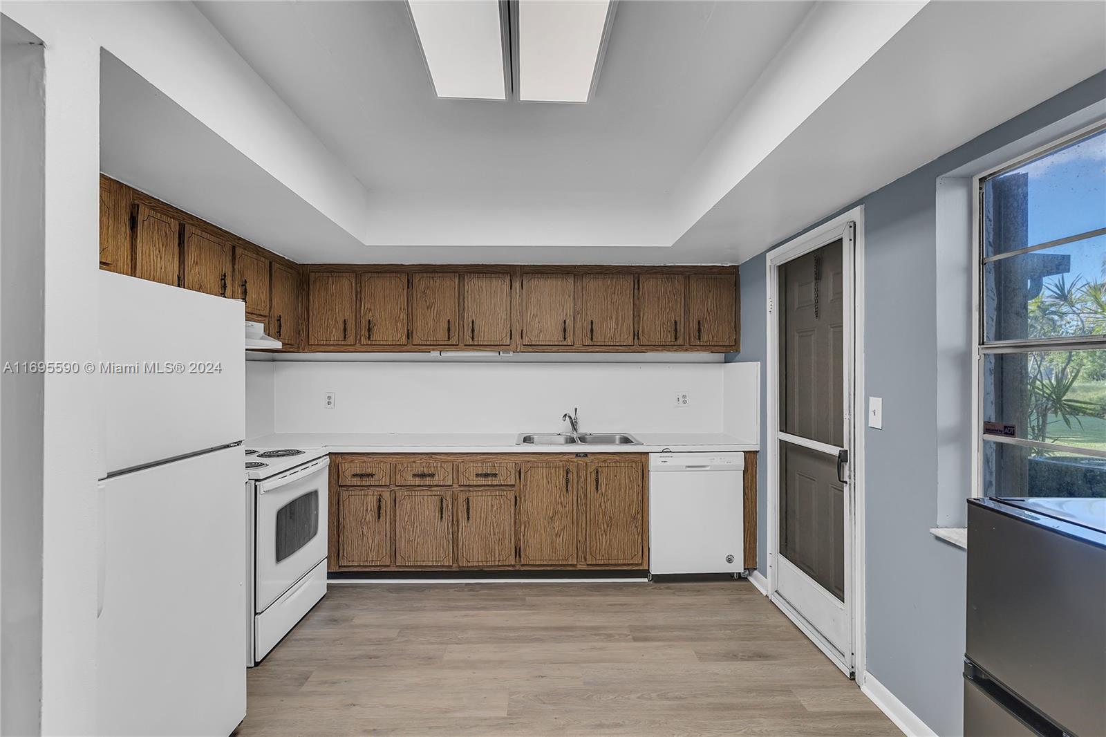 APPLE CREEK - Residential