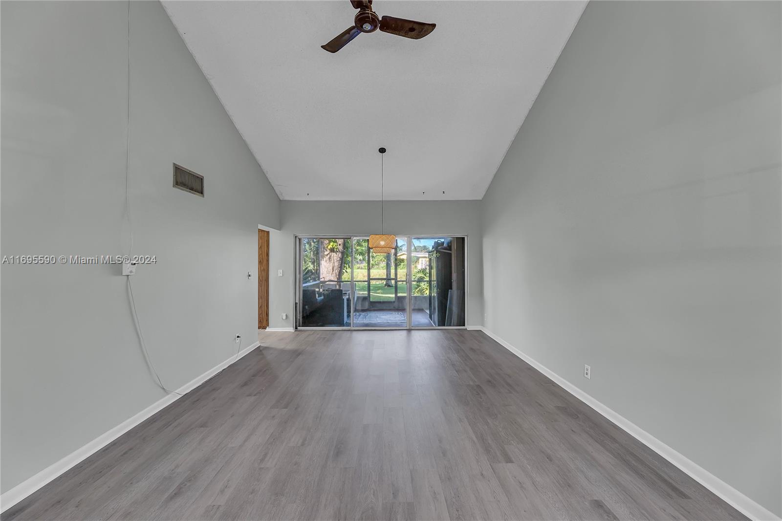 APPLE CREEK - Residential