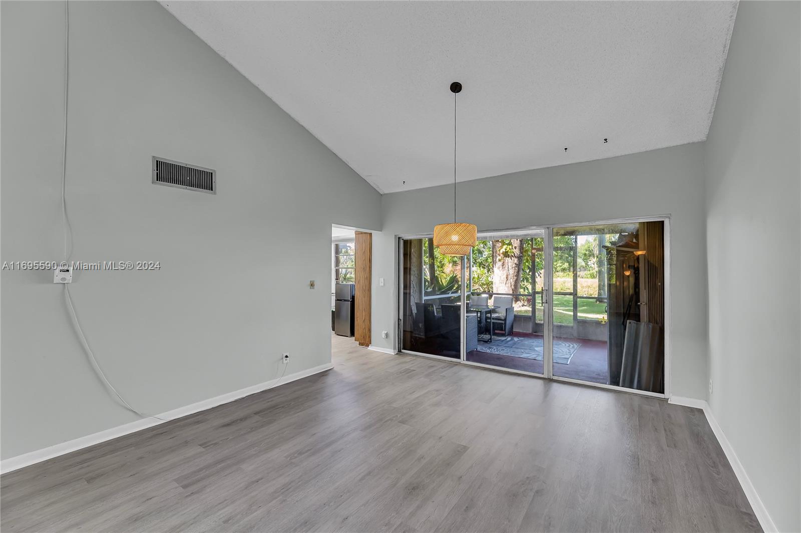 APPLE CREEK - Residential