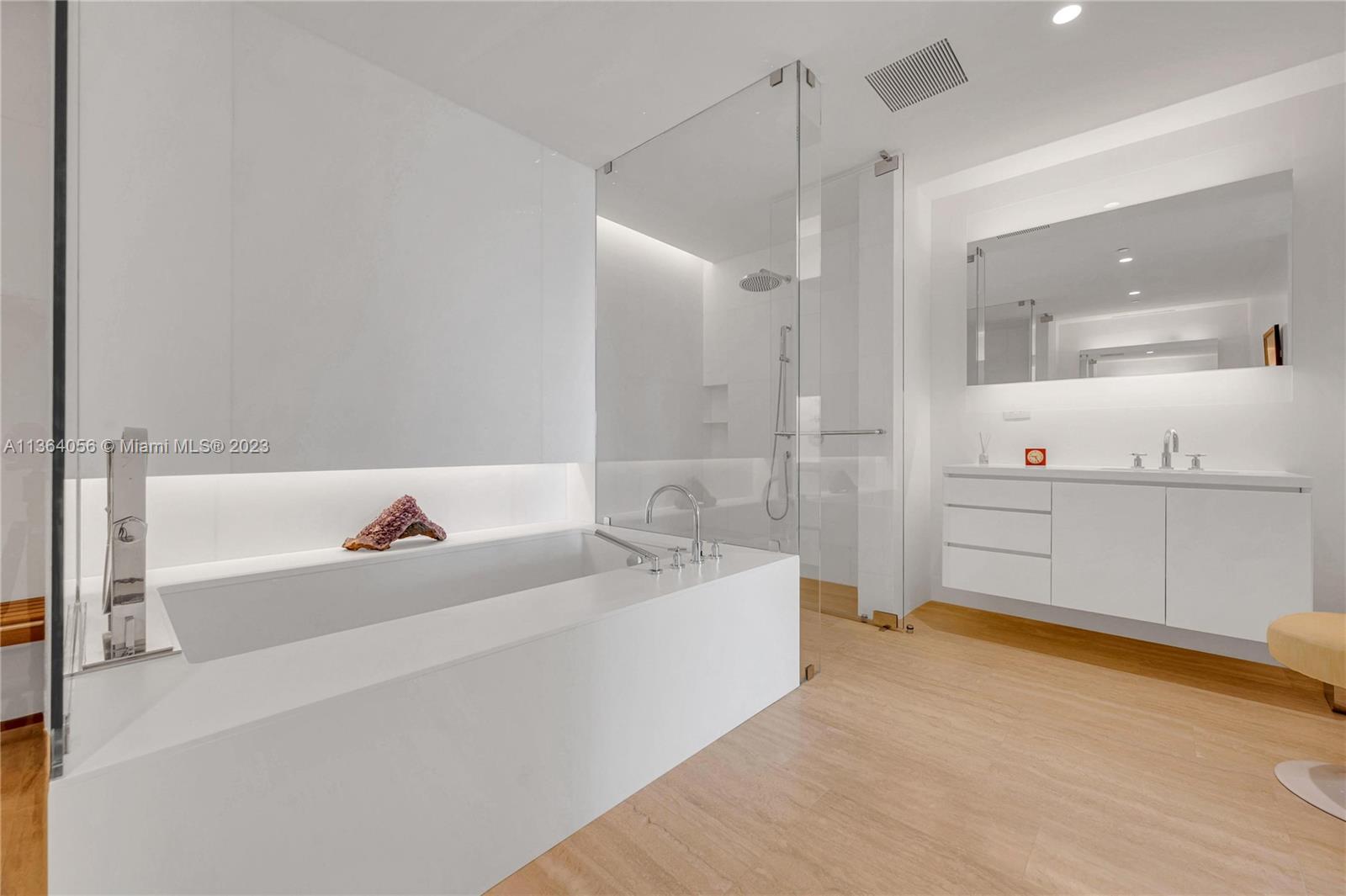 SURF CLUB CONDO - Residential