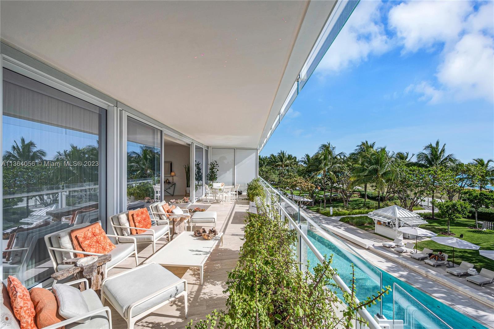 Experience the LEGENDARY FOUR SEASONS LIFESTYLE from this one-of-a-kind OCEAN CORNER WALKTHROUGH UNIT at The Surf Club. This extraordinary unit designed by Pritzker Prize-winning architect Richard Meier features 3 Bedrooms, Sunset Lounge Area (Perfectly Convertible to a 4th Bedroom), Family Room, 3 Bathrooms, 2 Powder Rooms, Laundry Quarter with over 4000 SF interior with large terraces perfect for entertaining. Unit includes ONE ASSIGNED PARKING SPOT plus valet service.
Enjoy the ART OF HOSPITALITY by Four Seasons with à -la-carte services including 24-hr concierge, in-room dining, housekeeping, & more. Property: 4 Pools & Beach (fully serviced), Residents-Only Fitness Centers, 4 Restaurants including Thomas Keller restaurant, Four Seasons spa, 2 shops, &more.