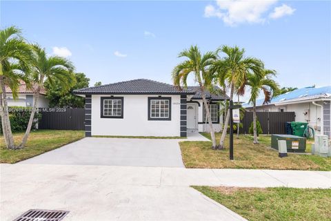 Single Family Residence in Miami FL 18224 143rd Pl Pl.jpg