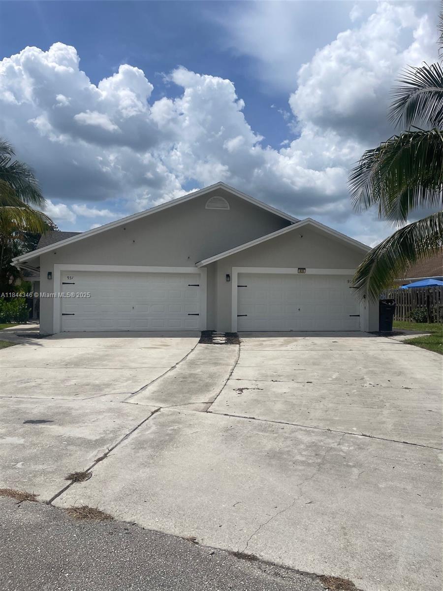 Superb location, just minutes to Wellington Equestrian venues, close to shopping, restaurants, schools and major highways, in a pleasantly secluded neighborhood, well maintained, intimate floor plan, ready for occupancy, 2 bedroom, 2 bath, with extra room that can be used as 3rd bedroom, office/studio, large 2 car garage with full size washer and dryer.
