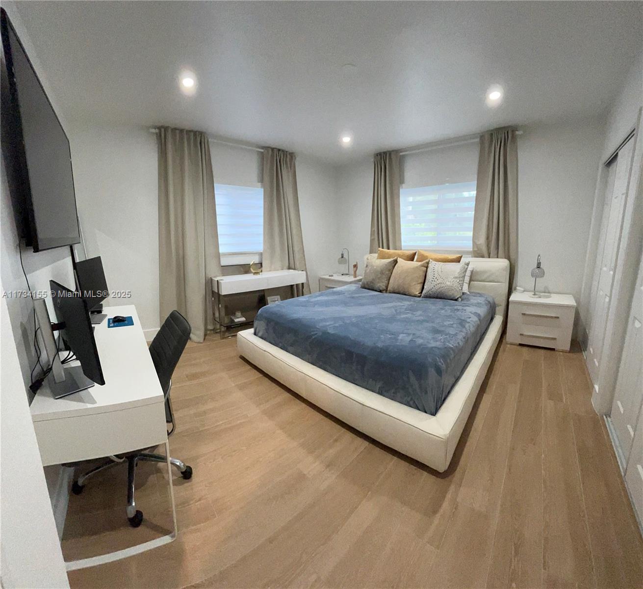 HOLLYWOOD LAKES SECTION - Residential