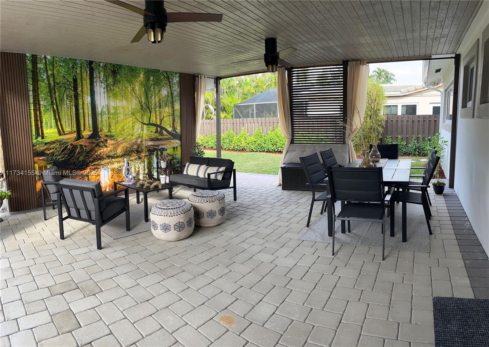 HOLLYWOOD LAKES SECTION - Residential
