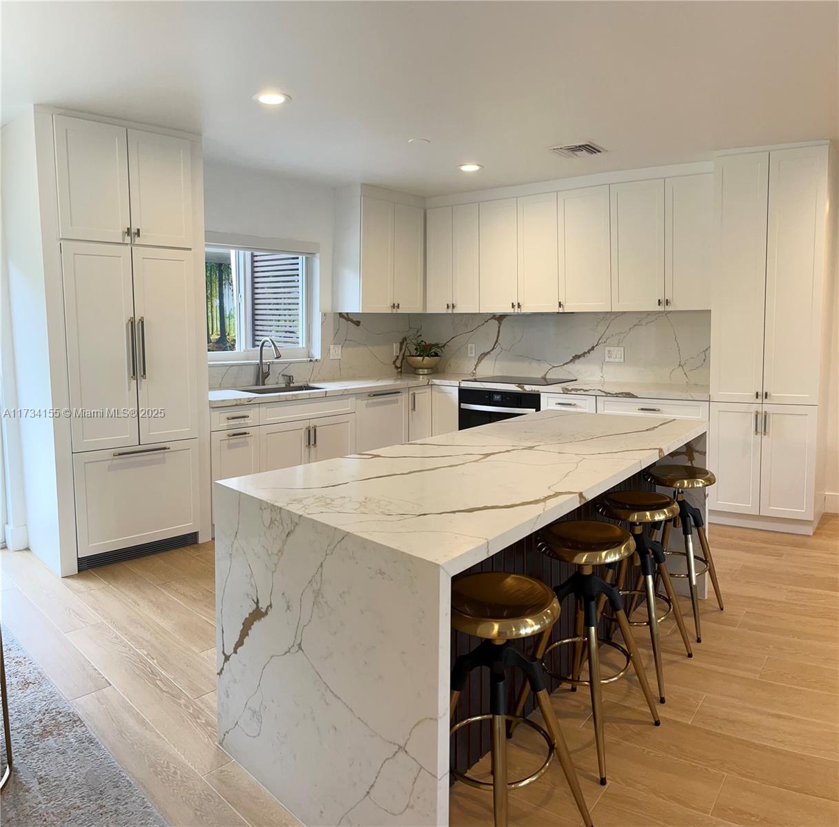 HOLLYWOOD LAKES SECTION - Residential
