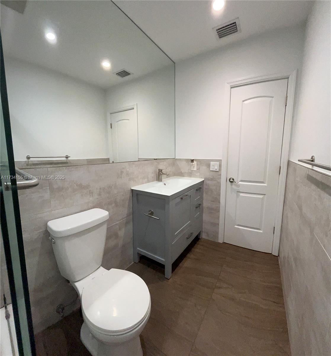 HOLLYWOOD LAKES SECTION - Residential