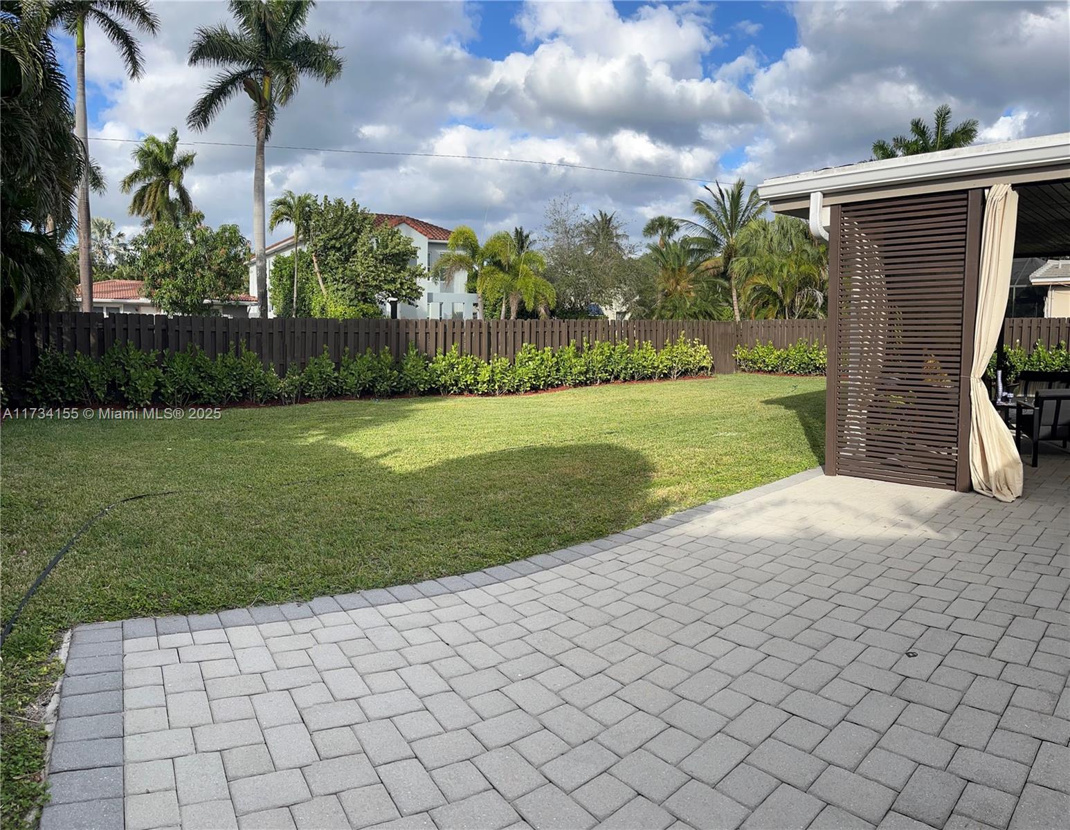 HOLLYWOOD LAKES SECTION - Residential