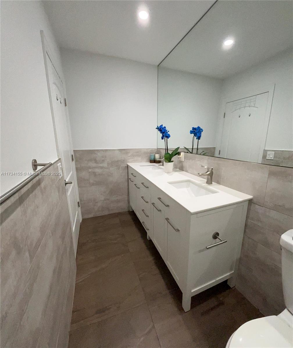 HOLLYWOOD LAKES SECTION - Residential