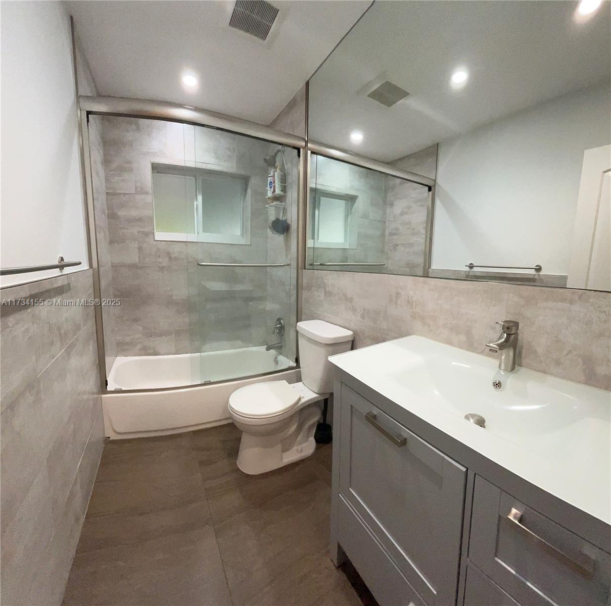 HOLLYWOOD LAKES SECTION - Residential