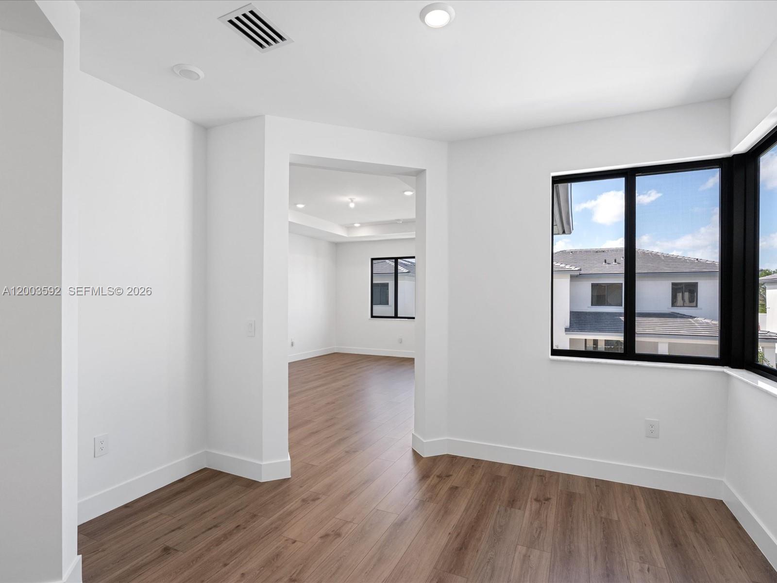 PRESIDENTIAL - Residential Lease