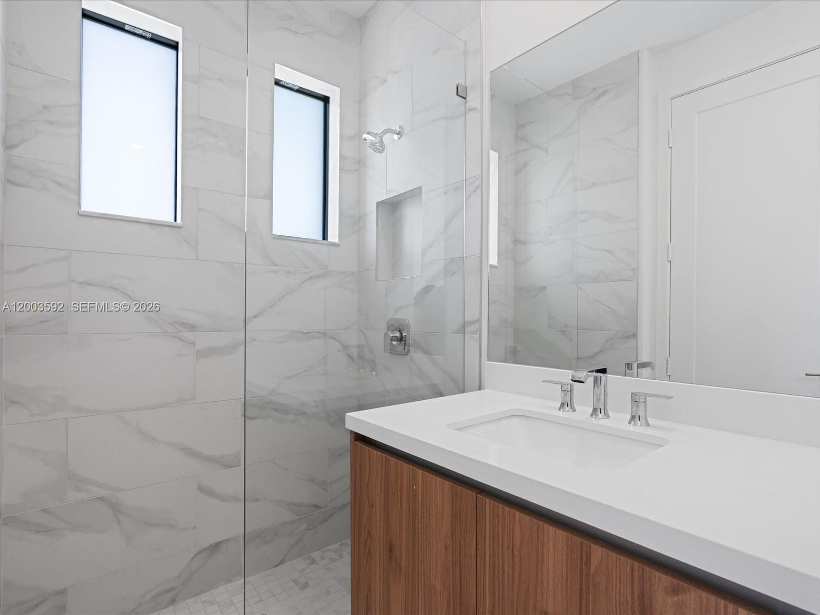 PRESIDENTIAL - Residential Lease