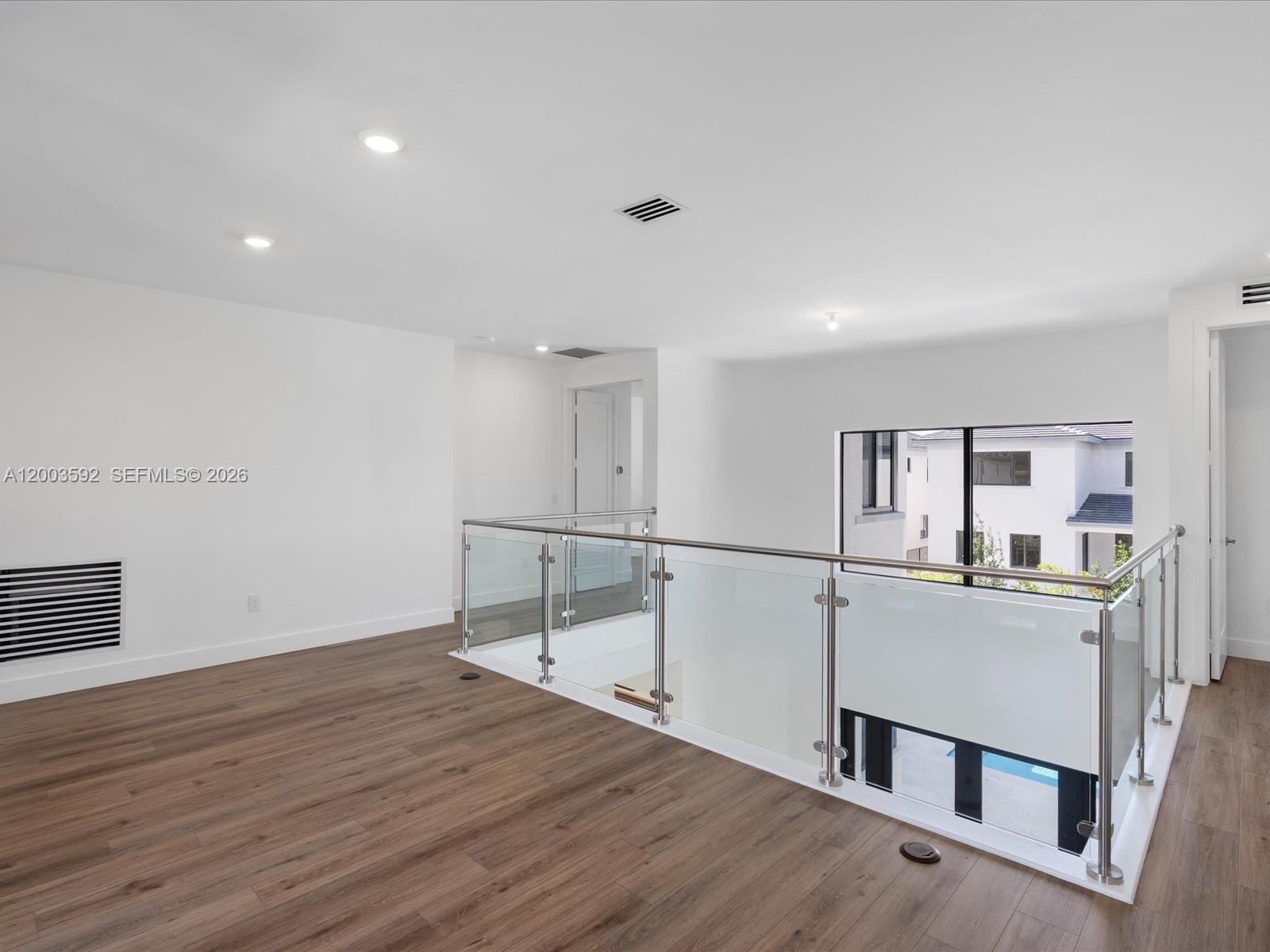 PRESIDENTIAL - Residential Lease
