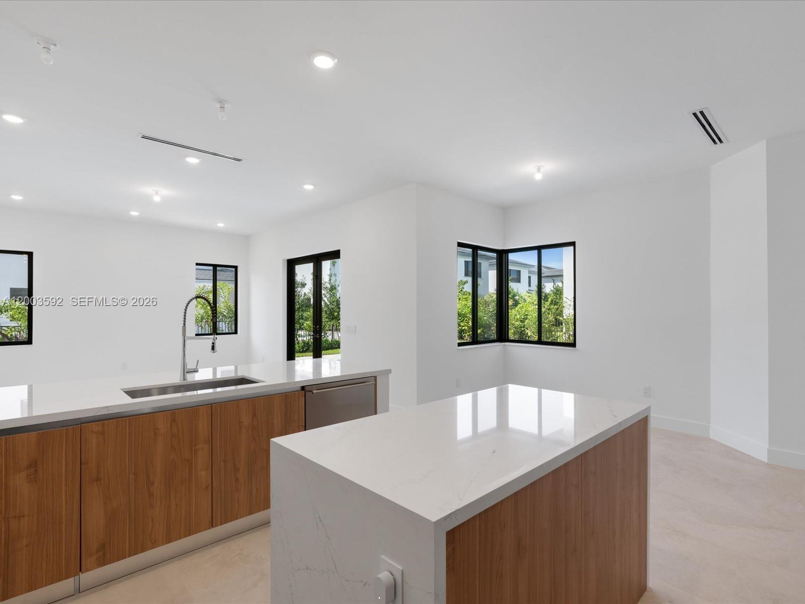 PRESIDENTIAL - Residential Lease