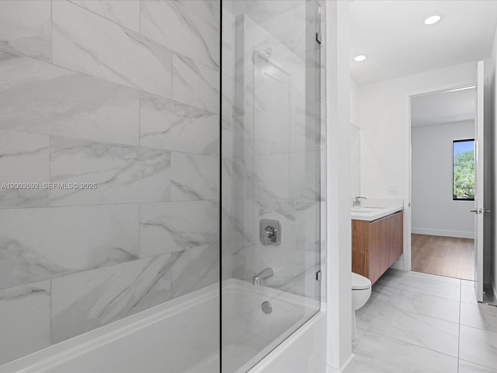 PRESIDENTIAL - Residential Lease