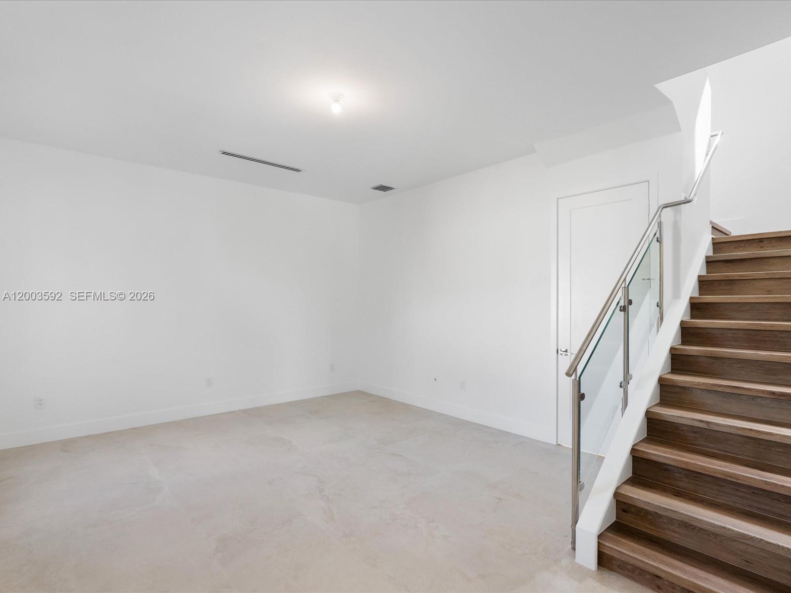 PRESIDENTIAL - Residential Lease